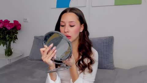 Selena online show from November 2025 07:18:01 AM