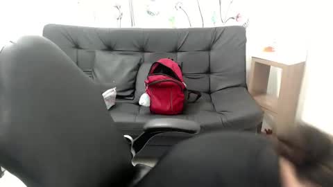 Snapshot of selene_mom chatting on May 2026 01:28:02 PM selene online show from May 2026 01:28:02 PM