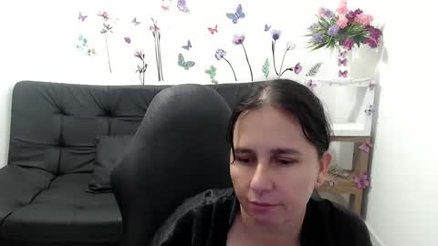 Snapshot of selene_mom chatting on June 2026 01:11:01 PM selene online show from June 2026 01:11:01 PM