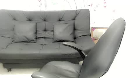 Snapshot of selene_mom chatting on June 2026 06:39:02 PM selene online show from June 2026 06:39:02 PM