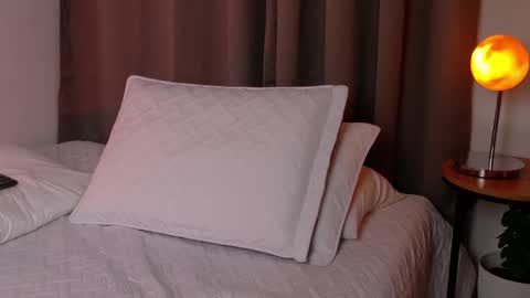 Snapshot of selenenova chatting on March 2026 09:21:02 PM Selene Nova online show from March 2026 09:21:02 PM