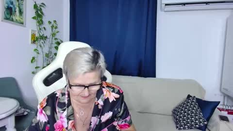 Selenna online show from January 2026 06:57:02 PM