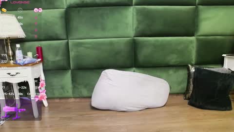 Selen online show from October 2025 08:04:02 PM