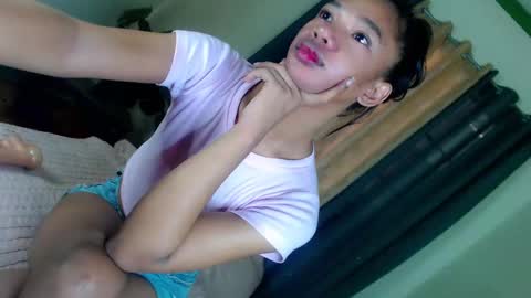 Snapshot of selfsuckercum69 chatting on February 2025 01:15:02 AM Jessy online show from February 2025 01:15:02 AM