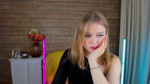 SelinSwarovski online show from February 2025 03:33:01 AM