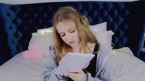 SelinSwarovski online show from March 2025 06:52:01 PM