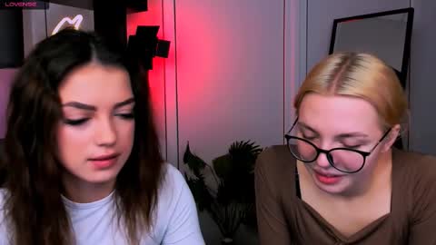 Snapshot of sendi_cais chatting on November 2025 06:25:02 AM Sendi online show from November 2025 06:25:02 AM