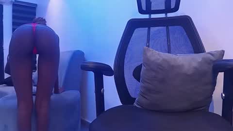 Snapshot of sensational_ave chatting on September 2025 12:37:02 PM sensational_ave online show from September 2025 12:37:02 PM