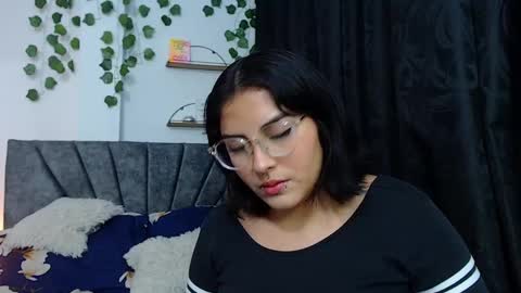 Snapshot of sensual_flame chatting on January 2025 01:37:02 AM Camille and sophie online show from January 2025 01:37:02 AM