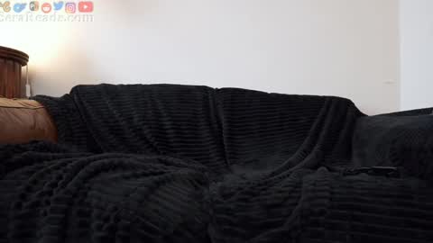 SeraReads online show from November 2025 04:38:01 AM