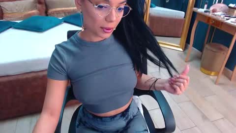 Snapshot of serena_mendez chatting on October 2025 03:50:01 AM Serena online show from October 2025 03:50:01 AM