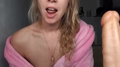 Snapshot of sexualangel chatting on May 2026 03:12:01 AM Verona online show from May 2026 03:12:01 AM