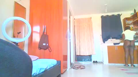 Snapshot of sexxy_thick_ebony chatting on October 2025 07:14:02 AM Sweet doll online show from October 2025 07:14:02 AM