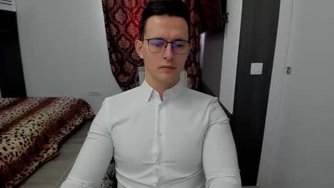 Snapshot of sexxymuscles4u chatting on February 2025 09:00:01 AM Sexxymuscles4U online show from February 2025 09:00:01 AM