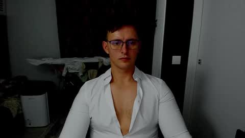Snapshot of sexxymuscles4u chatting on November 2025 03:13:02 PM Sexxymuscles4U online show from November 2025 03:13:02 PM