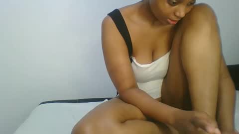 Snapshot of sexy__lips chatting on December 2024 12:45:02 AM Tina online show from December 2024 12:45:02 AM