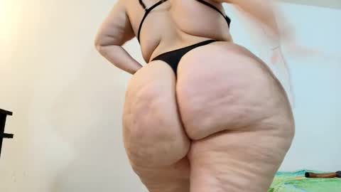 Snapshot of sexy_curvi chatting on February 2025 05:03:02 PM karla instagram online show from February 2025 05:03:02 PM