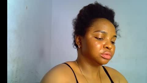 Clara online show from November 2025 07:51:02 PM