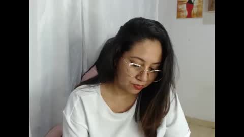 layla violeta gomez online show from October 2025 05:52:02 AM