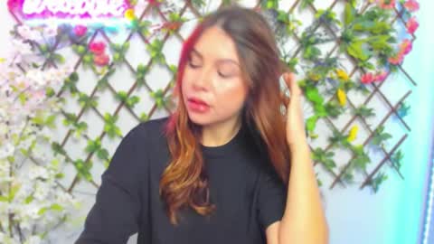 Snapshot of sexy_lily20 chatting on November 2025 11:54:01 PM Lily online show from November 2025 11:54:01 PM