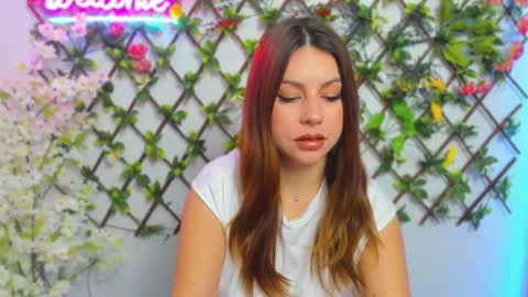 Snapshot of sexy_lily20 chatting on November 2025 04:01:01 AM Lily online show from November 2025 04:01:01 AM