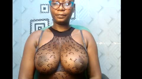 Snapshot of sexy_pearl12 chatting on February 2025 07:13:02 AM zoe online show from February 2025 07:13:02 AM