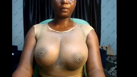 Snapshot of sexy_pearl12 chatting on February 2025 06:44:02 PM zoe online show from February 2025 06:44:02 PM