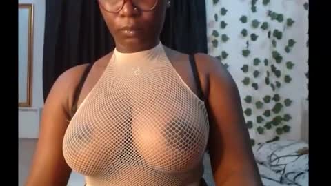 Snapshot of sexy_pearl12 chatting on September 2025 06:02:02 AM zoe online show from September 2025 06:02:02 AM