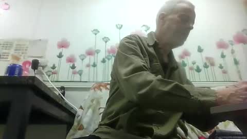 Snapshot of sexy_white_daddy chatting on February 2026 12:26:01 AM Daddy online show from February 2026 12:26:01 AM