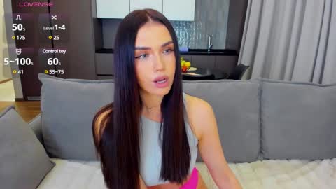 Snapshot of sexyangeloux chatting on January 2025 08:59:01 PM Lou online show from January 2025 08:59:01 PM