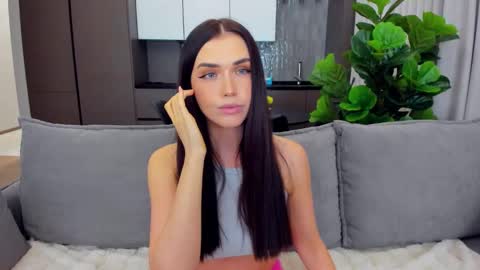 Snapshot of sexyangeloux chatting on February 2025 08:53:02 PM Lou online show from February 2025 08:53:02 PM