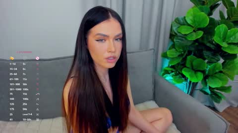 Snapshot of sexyangeloux chatting on October 2025 10:10:02 PM Lou online show from October 2025 10:10:02 PM