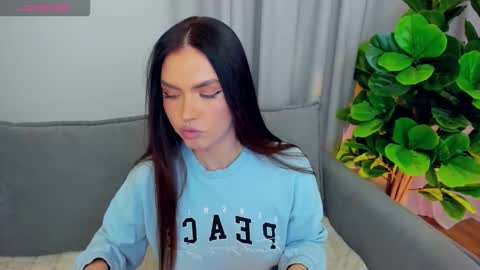 Snapshot of sexyangeloux chatting on November 2025 10:12:01 PM Lou online show from November 2025 10:12:01 PM