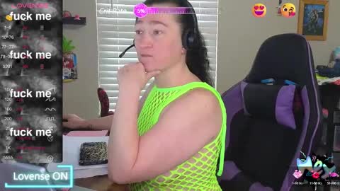 Snapshot of sexydistraction1 chatting on February 2025 05:09:01 PM  SexyDistraction  online show from February 2025 05:09:01 PM