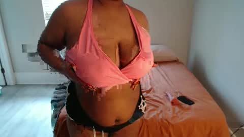 Snapshot of sexyisback_ chatting on June 2026 06:33:02 PM Care Bear Twin online show from June 2026 06:33:02 PM