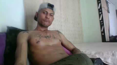 Snapshot of sexyleon69 chatting on February 2026 01:43:01 AM Sexy leon online show from February 2026 01:43:01 AM