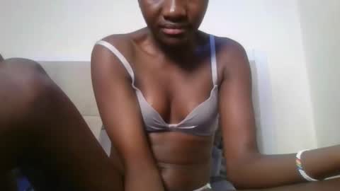 Snapshot of sexylina25 chatting on March 2026 10:38:01 PM sexylina25 online show from March 2026 10:38:01 PM