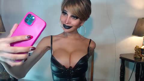 Snapshot of sexylusty2258 chatting on May 2026 03:11:02 AM Queen Sofia online show from May 2026 03:11:02 AM