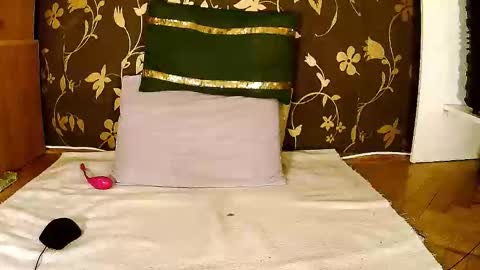 Squirty Maya Gold online show from November 2025 07:03:01 PM