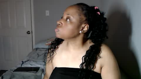 Snapshot of sexymona1218 chatting on October 2025 03:47:02 AM SexyMona online show from October 2025 03:47:02 AM
