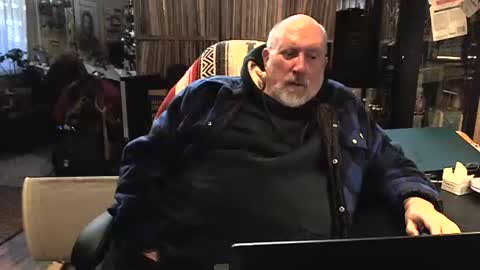 Snapshot of sexyolbear chatting on December 2024 03:12:01 PM Grizz Lee Bear online show from December 2024 03:12:01 PM