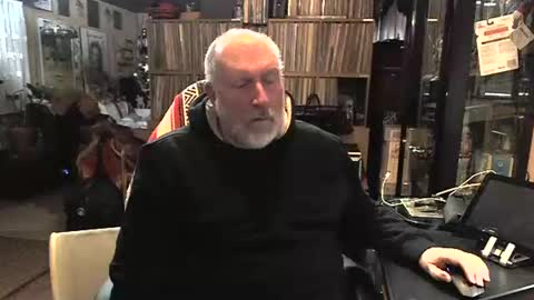 Snapshot of sexyolbear chatting on December 2024 05:00:02 PM Grizz Lee Bear online show from December 2024 05:00:02 PM