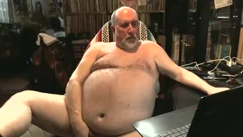 Snapshot of sexyolbear chatting on February 2025 06:19:01 PM Grizz Lee Bear online show from February 2025 06:19:01 PM