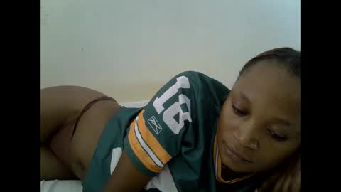 Snapshot of sexypetite4 chatting on September 2025 07:12:01 AM SHARON online show from September 2025 07:12:01 AM