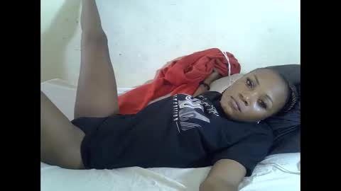 Snapshot of sexypetite4 chatting on October 2025 06:55:02 AM SHARON online show from October 2025 06:55:02 AM