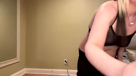 Sexypiglet2728 online show from January 2025 02:48:02 AM