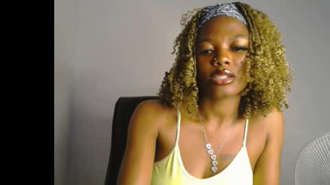 Snapshot of sexyslim_ebony chatting on February 2026 07:09:01 PM Darkskinned Rae online show from February 2026 07:09:01 PM