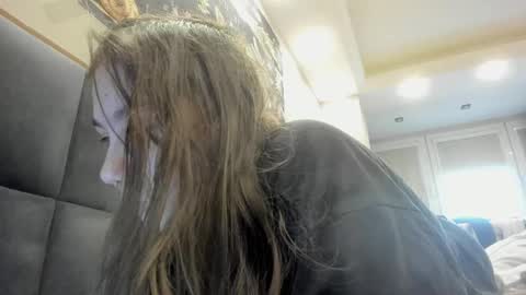 shadow_raffi online show from February 2025 01:05:01 PM