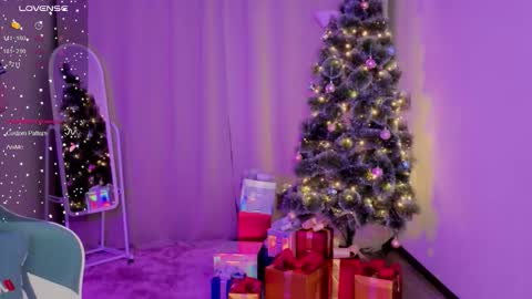 Lisa3 online show from December 2025 12:55:01 PM