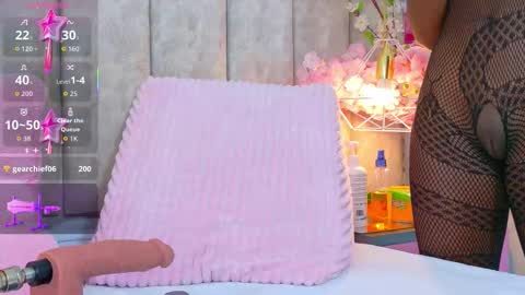 Shanel online show from November 2025 01:44:02 PM